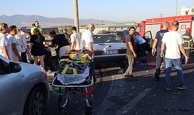 Kazayı görüp duran otomobile başka araç arkadan çarptı: 9 yaralı
