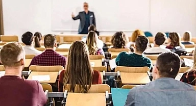 Üniversitelilere af çıktı