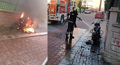 Yanan motosiklet hurdaya döndü