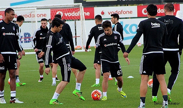 Beşiktaş, Tirana maçında tribünlerden atılan yabancı maddeler nedeniyle cezalandırıldı