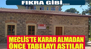 Çivril’de karar alınmadan asılan tabela meclis üyelerini şok etti