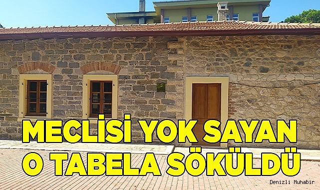 Meclis kararı olmadan asılan o tabela söküldü
