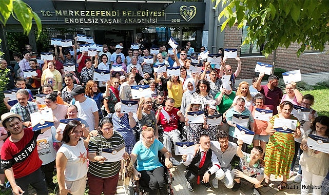 ENGELSİZ YAŞAM AKADEMİSİ’NDE KARNE SEVİNCİ