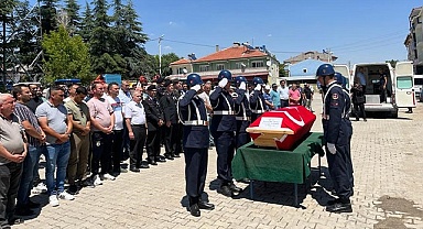 Kalp krizi geçirip vefat eden emekli astsubay törenle toprağa verildi