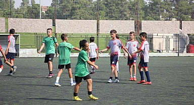 Minik horozlar, yeşil sahada kozlarını paylaştı