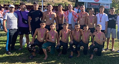 PAMUKKALELİ GÜREŞÇİLER KALEDAVAZ’A DAMGA VURDU