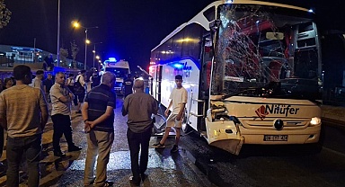 Yolcu otobüsü TIR'a arkadan çarptı: 3 yaralı