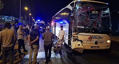 Yolcu otobüsü TIR'a arkadan çarptı: 3 yaralı