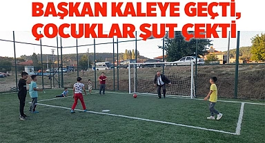 Başkan Şevik, yeni halı sahada çocuklarla maç yaptı