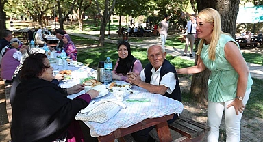 Büyükler 21 Eylül Dünya Alzheimer Günü’nde keyifli vakit geçirdi…
