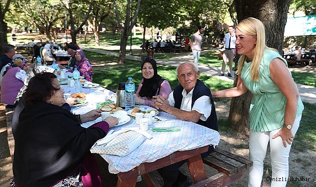 Büyükler 21 Eylül Dünya Alzheimer Günü’nde keyifli vakit geçirdi…