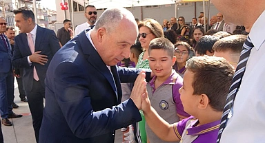 Denizli'de ilk ders zilini Vali Coşkun çaldı