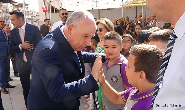 Denizli'de ilk ders zilini Vali Coşkun çaldı