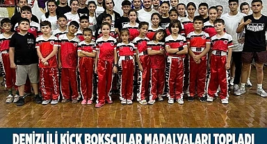 Denizlili kick boksçular madalyaları topladı