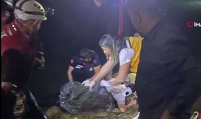 Düşen helikopterden kurtulan personel fotoğraf karesine yansıdı