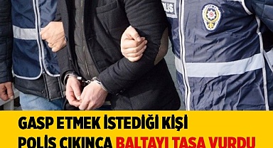 Gasp etmek istediği kişi polis çıkınca baltayı taşa vurdu