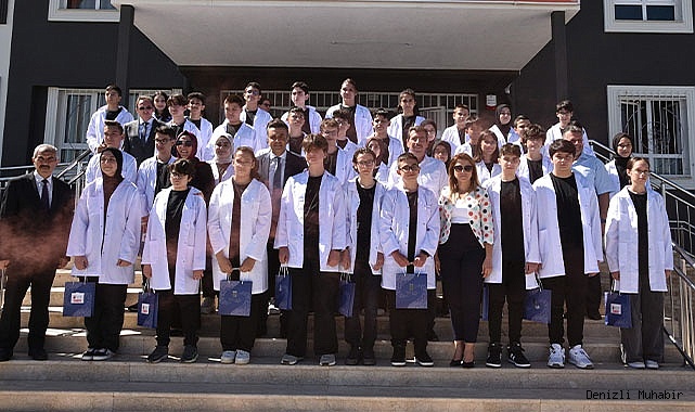 İmam hatipli öğrenciler beyaz önlüklerini giydiler
