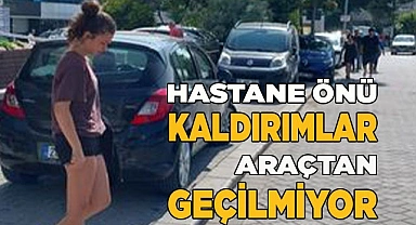 Kaldırımlar, park edilen araçlarla kapatılmış!