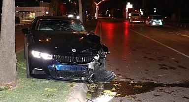 Otomobille çarpışan motokurye hayatını kaybetti