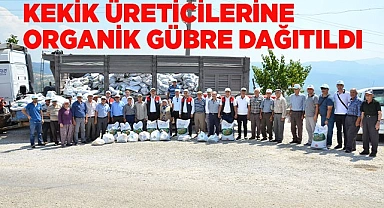 Başarılı kekik üreticilerine belge ve organik gübreleri dağıtıldı
