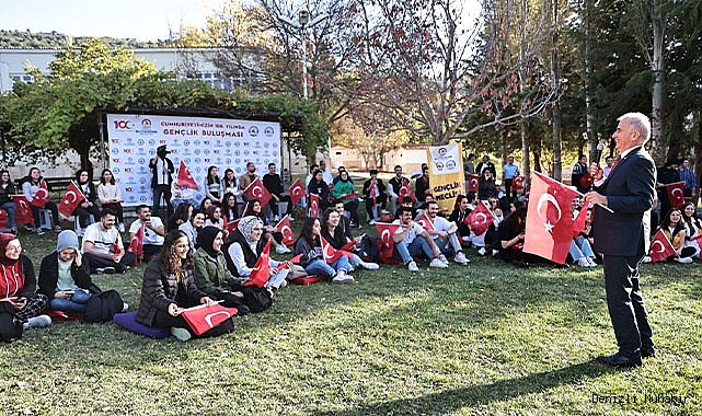 Başkan Zolan gençlerle Cumhuriyet coşkusunu yaşadı