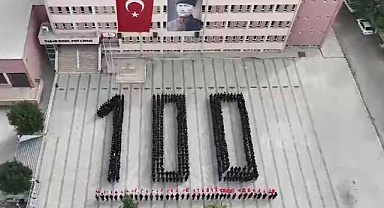 Cumhuriyet için öğretmenler klip yaptı, öğrenciler ise koreografi çizdi