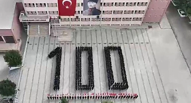 Cumhuriyet için öğretmenler klip yaptı, öğrenciler ise koreografi çizdi