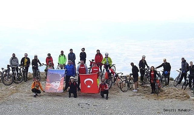 Ege’nin en yüksek noktasında Türk bayrağı açtılar