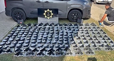 Genç kadınlar 199 adet silahla yakalandı