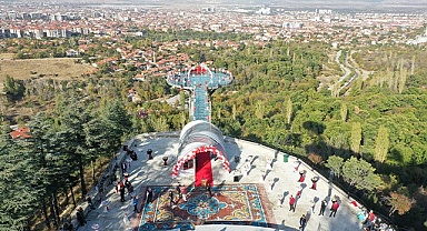 Türkiye’nin en büyük cam teraslarından biri Isparta’da açıldı