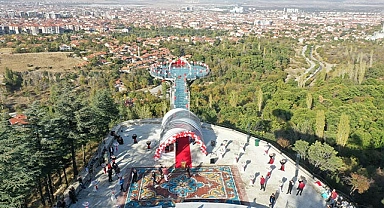 Türkiye’nin en büyük cam teraslarından biri Isparta’da açıldı