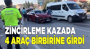 Zincirleme kazada 4 araç birbirine girdi