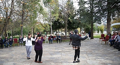 AKTİF YAŞ ALMA MERKEZİ'NDE ÖĞRETMENLER GÜNÜNE ÖZEL KUTLAMA