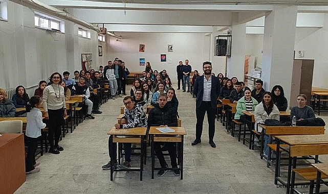 Başarılı doktor Buldanlı gençlere yol gösterdi