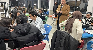 Başkan Şevik, Kitap Kafe’de gençlerle buluştu  