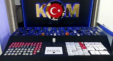 Denizli'de çok sayıda kaçak telefon ele geçirildi