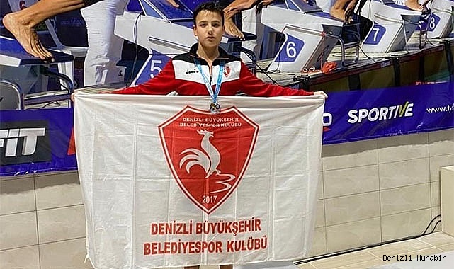 Denizlili sporcu yüzmede 3 dereceyle altınları topladı