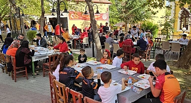 Galatasaraylılar cumhuriyetin 100. yaşını birlikte kutladı