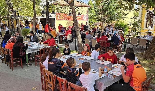 Galatasaraylılar cumhuriyetin 100. yaşını birlikte kutladı