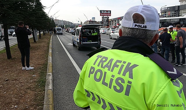 Hafif ticari araç yayalara çarptı: 1’i ağır 2 yaralı