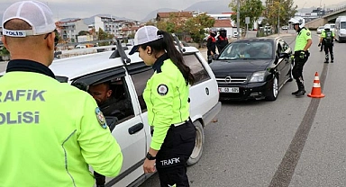 Sürücüler emniyet kemeri ve kurallara uyma uyarısı