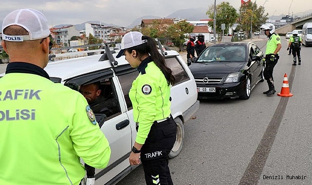 Sürücüler emniyet kemeri ve kurallara uyma uyarısı