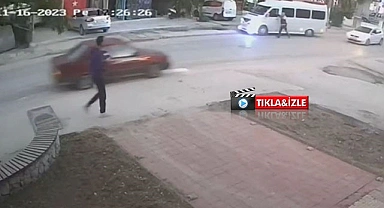 Trafik denetiminden kaçtı, araçta asılı kalan trafik polisi son anda kurtuldu