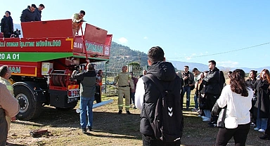 Genç iletişimciler yangın söndürme gönüllüsü oldu
