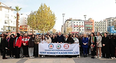 Kadınlar Ata'nın huzurunda 