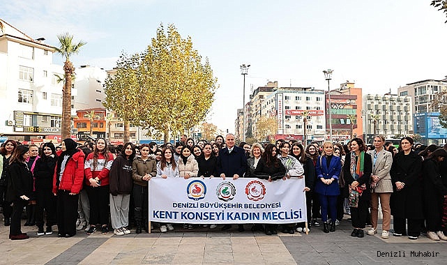 Kadınlar Ata'nın huzurunda 
