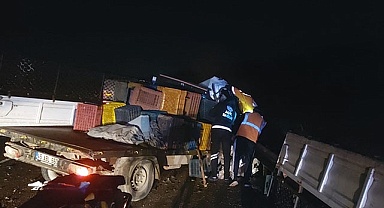 Kamyonet ile kamyon çarpıştı: 1 ölü
