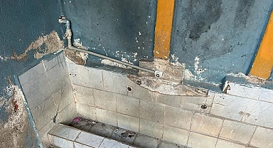 Oynarken muslukları kıran öğrenciler, arkadaşlarını susuz bıraktı