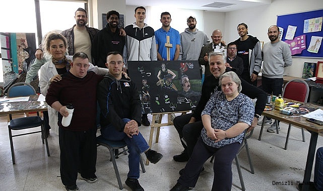 Özel bireyler, basketbolcularla doyasıya eğlendi