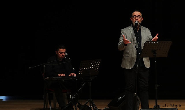 Sevilen şair İbrahim Sadri, Üstad Ersoy'un eserlerini seslendirdi